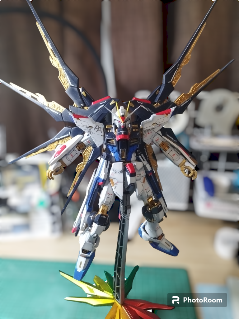 丸みがあるキットだった為なるべくエッジをたてるように意識して制作しました。でもなかなか上手くエッジが出るようにヤスるのは難しく、練習が必要だと痛感しました。  