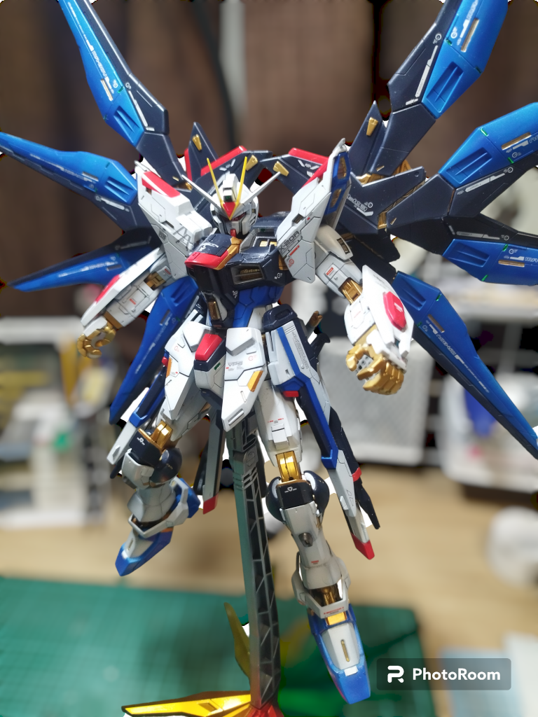 スジボリのデザインやプラ加工のデザインの思案に結構日数がかかってなかなか制作が進まずでしたが、完成してホッとしてます😊 