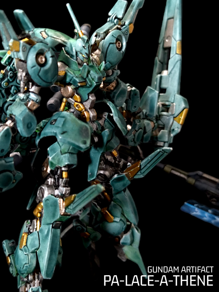 目はツインアイで👀