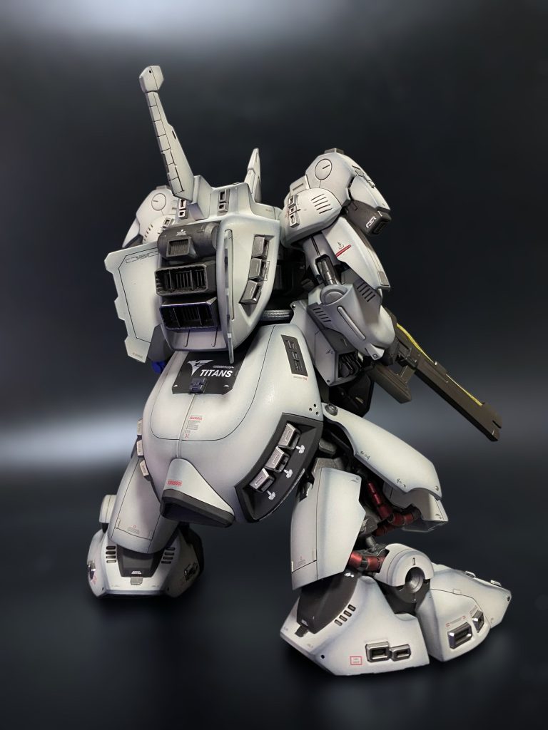 脚部と腕のパイプディテールは作り直しました。腹部とライフルのパイプディテールはメッシュホースに交換。