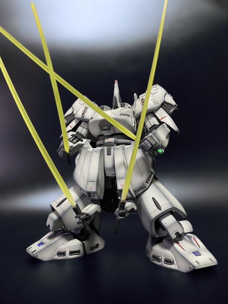 こんな事したら自分を斬ってしまうと思いますが、せっかくなのでビームサーベル4本持ち!