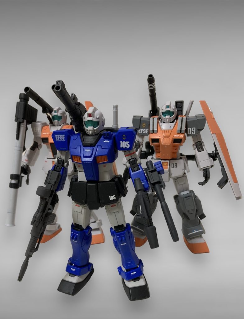 以前に製作したモロッコジム（どちらも改造）と。ちなみに今回のジムと写真右のセミアーマーはEFSF（宇宙軍）、キャノンタイプはEFF（地球軍）です。