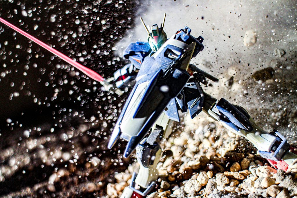 全体的にボロボロにしてみましたが、やっぱりボロボロの機体は撮ってて楽しいですね!まだまだ未熟なので、次はもっとボロボロにすることに挑戦したいです!ここまでの閲覧ありがとうございました!以上!ガンプラ初心者みそ初段でした!