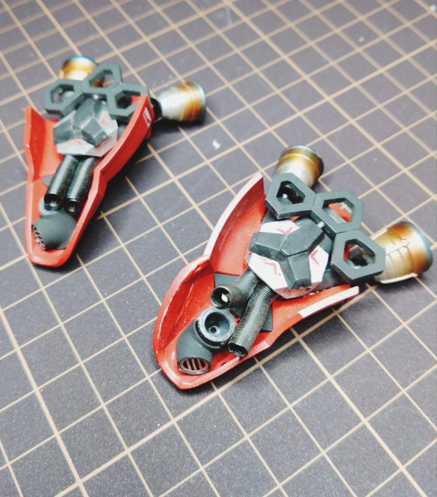 メカはよくわからないながら裏面も密度を上げてそれっぽくしました😌