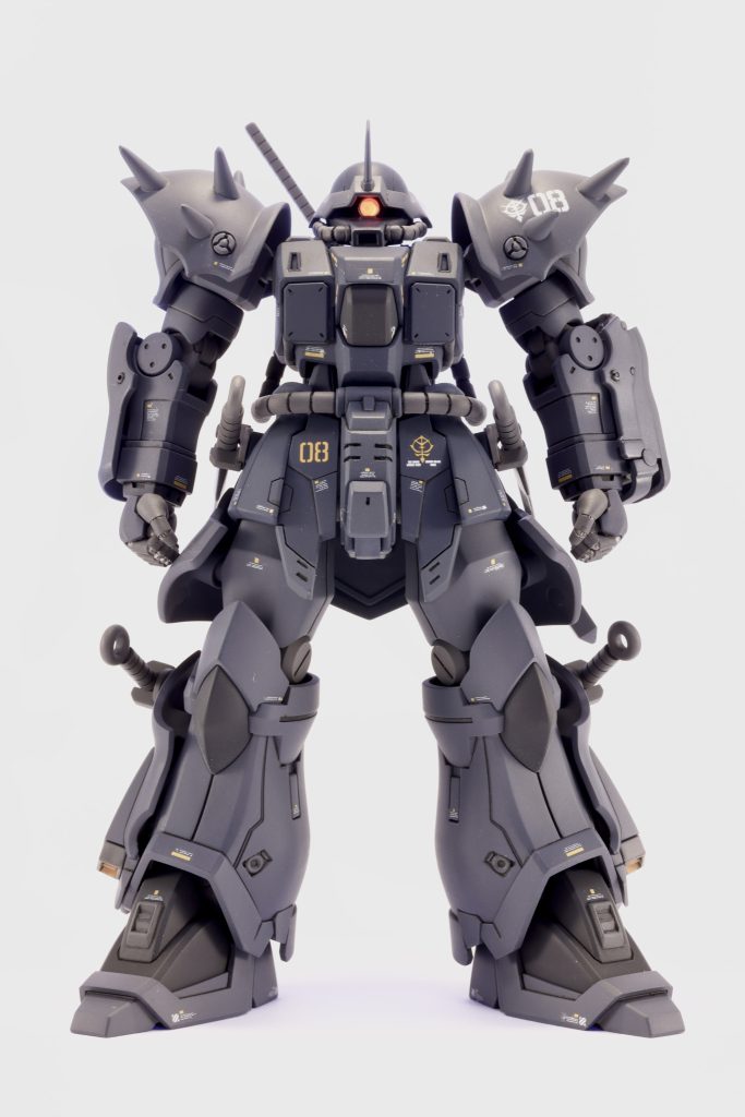 ハンドパーツと袖口、モノアイ、肩と前腕のスポッターディティールはあすぱら模型さんのパーツを使用してます。