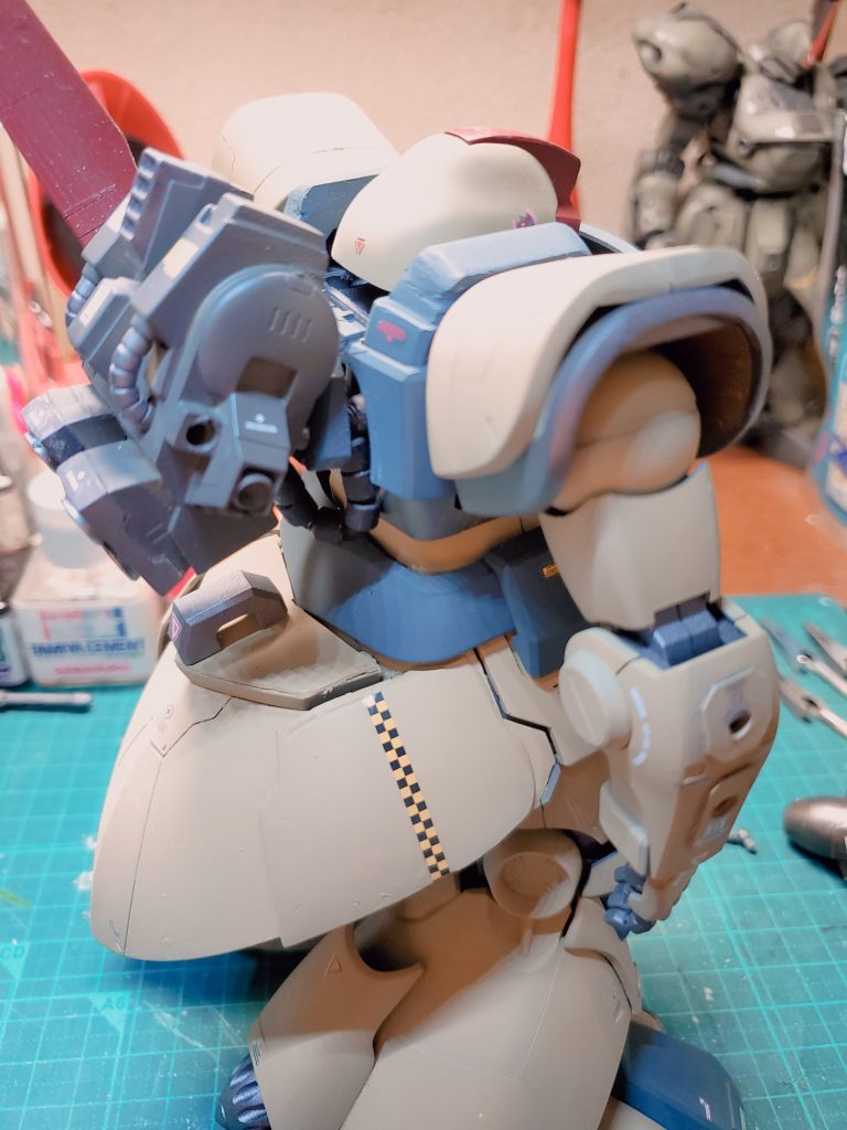 バックパック　リアスカートは延長ゲルググ、各部あまりパーツで増設肩回り胸等