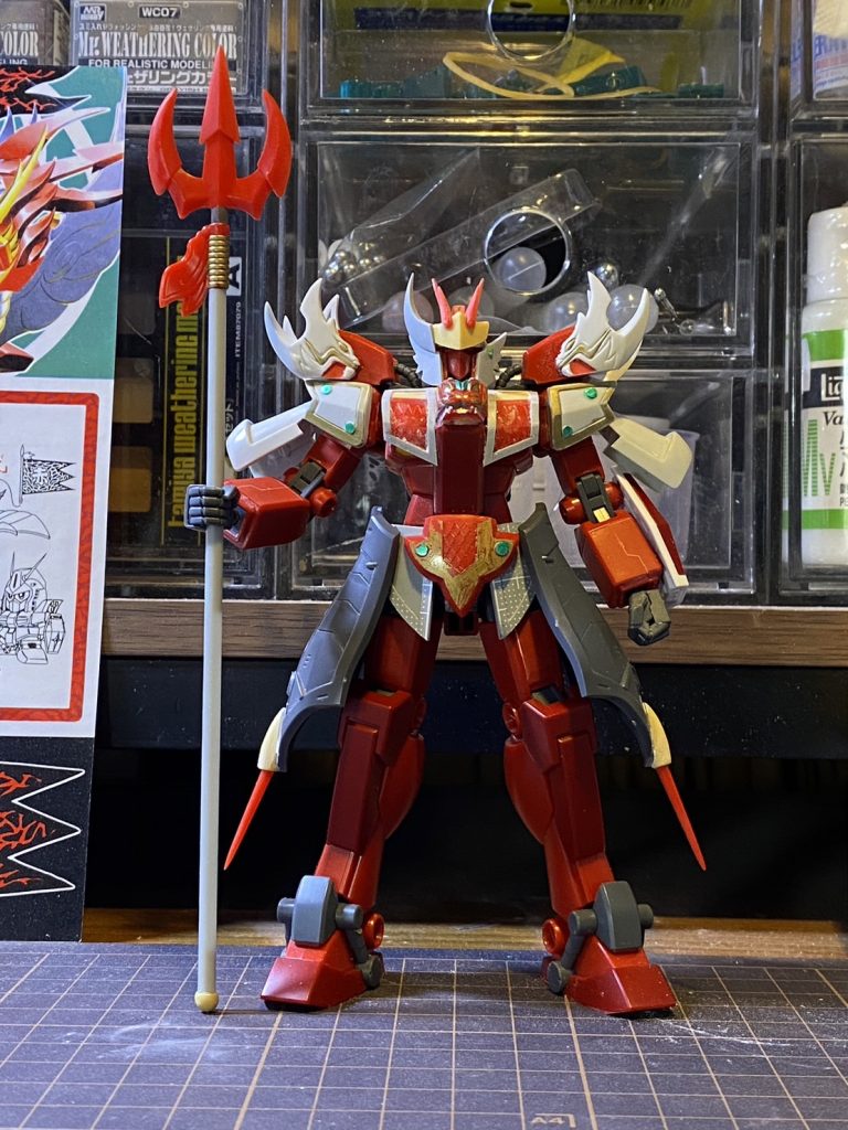 基本はレッドウォーリアーに、バラバラにした赤龍の鎧を組み付け、足りないところはコトブキヤさんのパーツやパテやプラ板です。