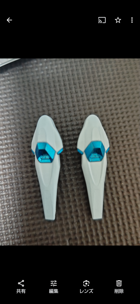 ファラクトのバックパックは白とメタリックブルーで塗装しました