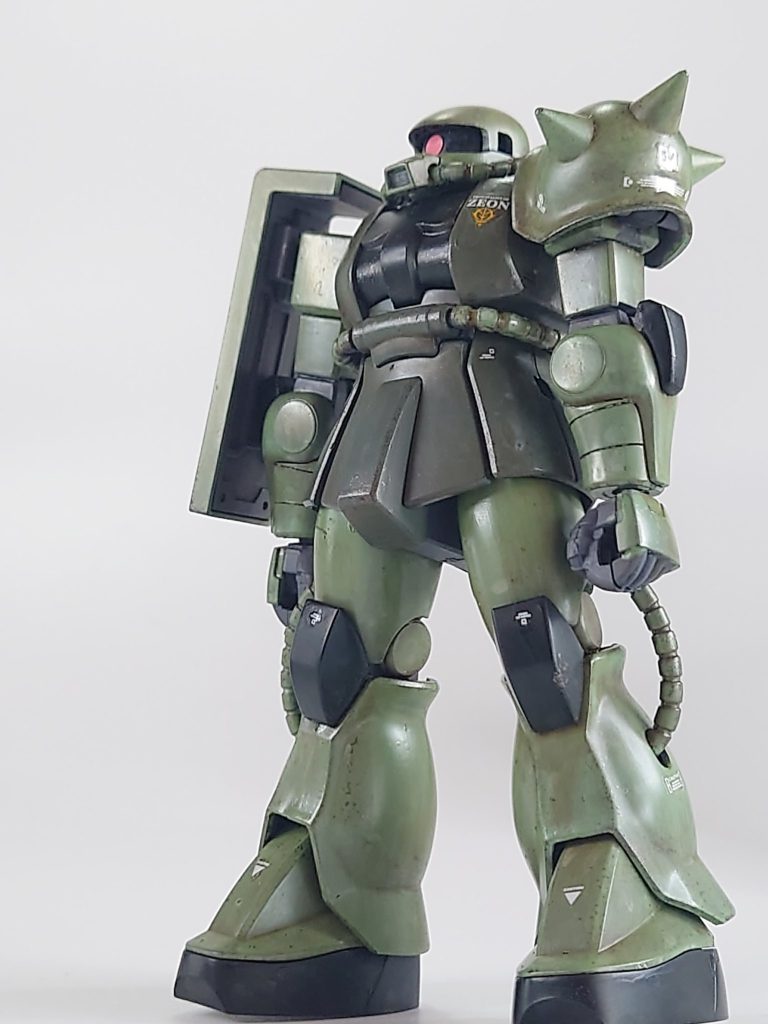 ザクⅡと言えばやはりこの角度ですね