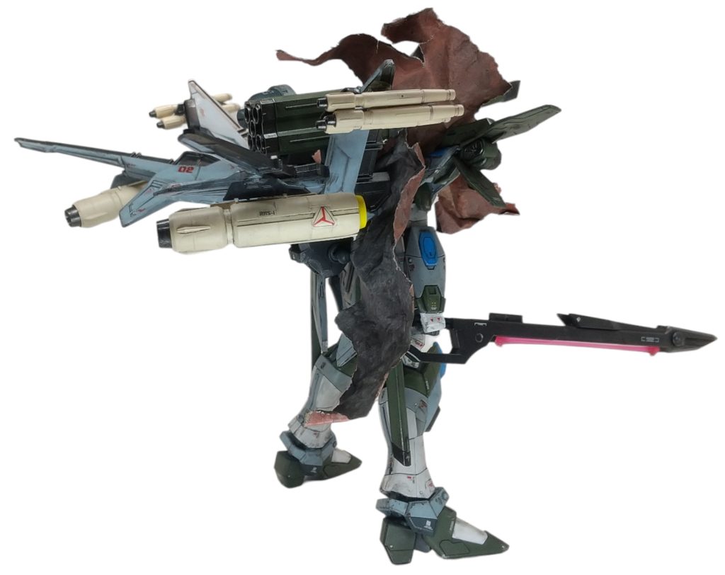 反応弾に心惹かれバ〇キリーのウェポンセット買ってしまいました。初代マ〇ロスでは、大人の事情で核と言えず反応弾としていたらしいですが、マク〇スＦでは、反物質兵器と言う超絶ロマン兵器に！