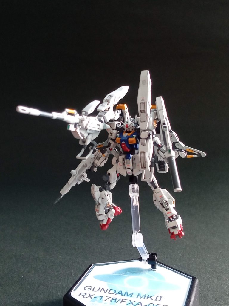 サイドポンツーンを前に展開モード。