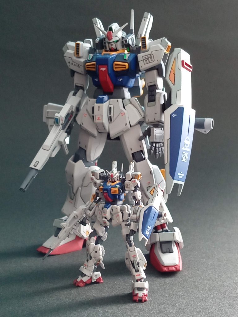 今回の配色は、過去作Mk-ⅡxⅡ(スクエア)に寄せて行いました。並べてみると、HGがデカく感じる。