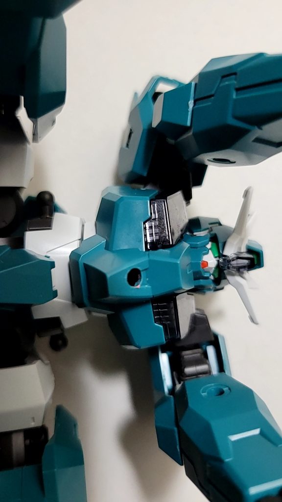 胸部に3㎜穴を開けガンヴォルヴァのバックパックと接続