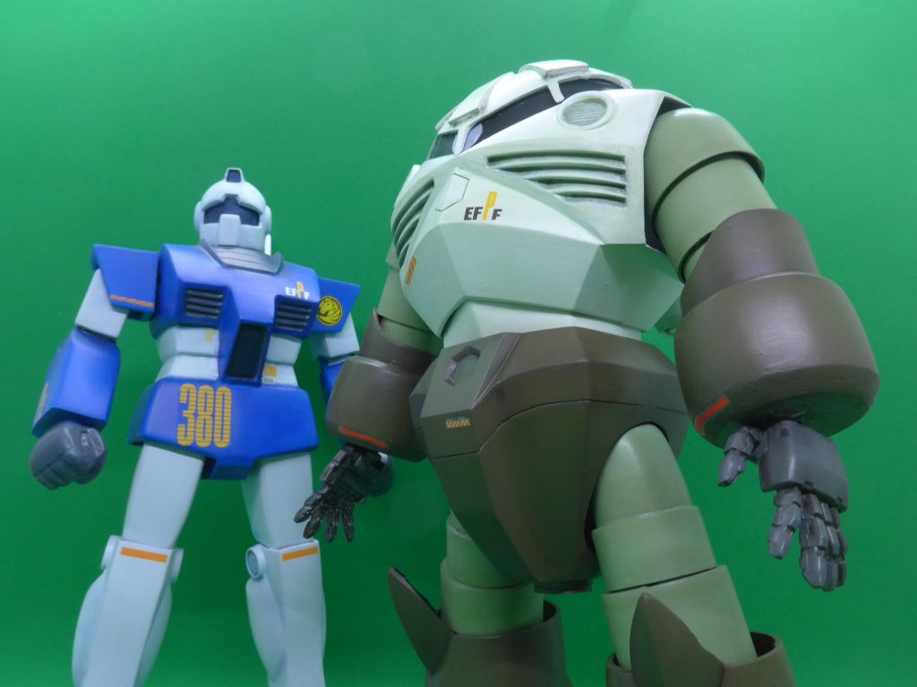 僚機ジムと1枚です。今日（2/24）で侵攻から2年のようですが、おさまる様子もなく、他の地域でも好ましくない状況があるようです。こうやって平穏な生活が続けられていることに日々感謝というところでしょうか。