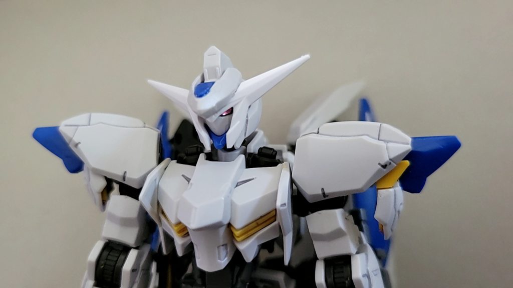 バエルの角を外し、リバーシブルガンダムの余剰パーツを接着