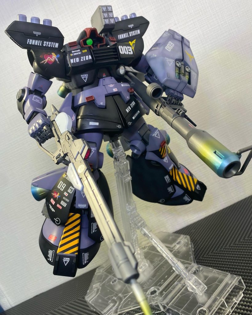 青、黄色のクリアカラーで車のマフラーみたいに再現しました