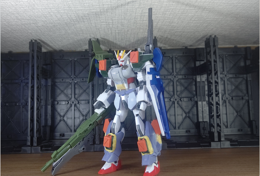 塗装前の全体図です右ににアグニ砲持たせていますが工数の関係で今回は見送りました。追加武装の構想はあるのでもし製作することになったら使うかもしれません。▼改造内容です(長文失礼します)・胴体アサルトシュラウド(以下AS)をカットしてポン付け。そのままだと腹部が丸見えなのでプラ板、パテで延長。・腰パーツをスカート部、股間部に3分割にしています。スカート部分は3mm穴をあけてネオジム磁石を埋め込みプラ板で蓋しました。股間部は腰が回るようにクリアランスを確保できるところまで上部を削り、ストライクの青パーツを裏に接着しています。・肩バスターガンダムの肩をミキシングして追加武装にしています。デュエルのはミサイルハッチは開かないのであきらめました。エクシードギャラクシーの肩パーツの3㎜穴を使って上から装着できるようにしています。・脚部ストライクの関節部分にデュエル脚パーツのASを接続する部分を切り取ってくっつけています。装甲の部分は切り取りプラバンを張り付けて外見を調整しています。・バックパックデュエルの背面をそのままにエールストライカーのジョイントをくっつけています。装着後の外見を整えるために側面をにプラ板を張り付けています。以下カラーレシピです。センサーは30MMの3Dメタリックシールを使用していますストライク部分本体ホワイト:ホワイト(95%)ディアクティブブラック(5%)本体ブルー:タミヤフラットブルー本体ブラック:ミッドナイトブルー関節、武装グレー:グレー(90%)ブラック(10%)アンテナイエロー:イエロー(33%)オレンジイエロー(66%)アサルトシュラウドミサイル:タミヤフラットレッドオレンジ:ハイネオレンジライトブルー:ロイヤルライトグレー(80%)ロイヤルブルー(20%)