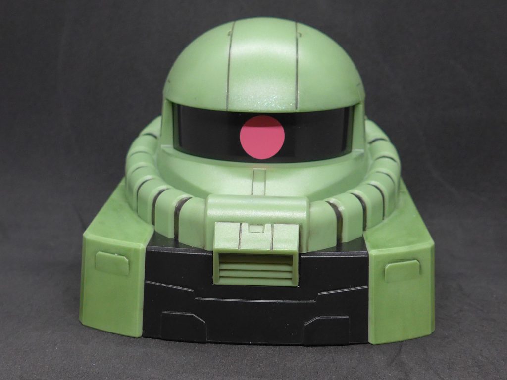 改造は特にしていません。墨入れと動力パイプの節?を黒く塗り、胸部左右ブロックをリアルタッチマーカー緑で塗りました(元が頭と同色だったので)。やる価値は高いように思います。