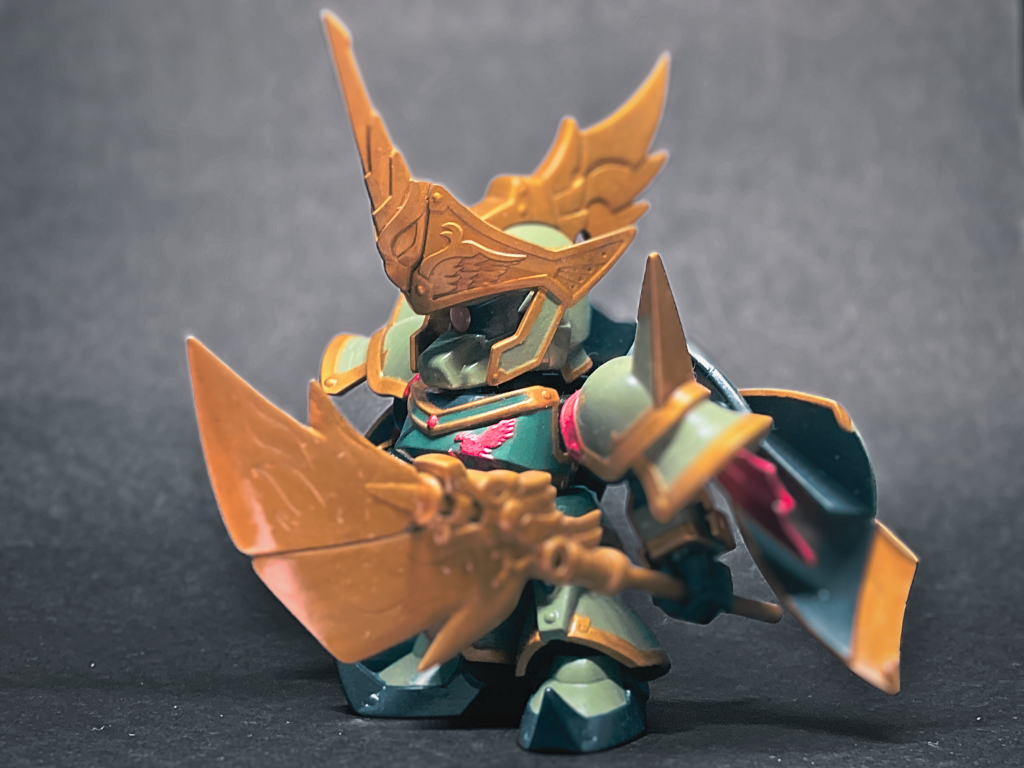 ○素材ブレイブバトルウォーリアーズ034 真 張遼ゲルググ○塗装・Mr.フィニッシングサーフェイサー 1500 ブラック・Mr.カラー 筆塗り・GSIクレオス Mr.スーパークリアー つや消し スプレー○撮影・カメラ：iPhone SE (2022)・小型撮影ボックス ミニ撮影ボックス LEDライトボックス 簡易スタジオ 折り畳み 簡単組立て 持ち運び便利 小物 スタジオ 撮影 キット 背景布6枚付き USB給電 (2つのライトバー)使用○写真修正：Canva