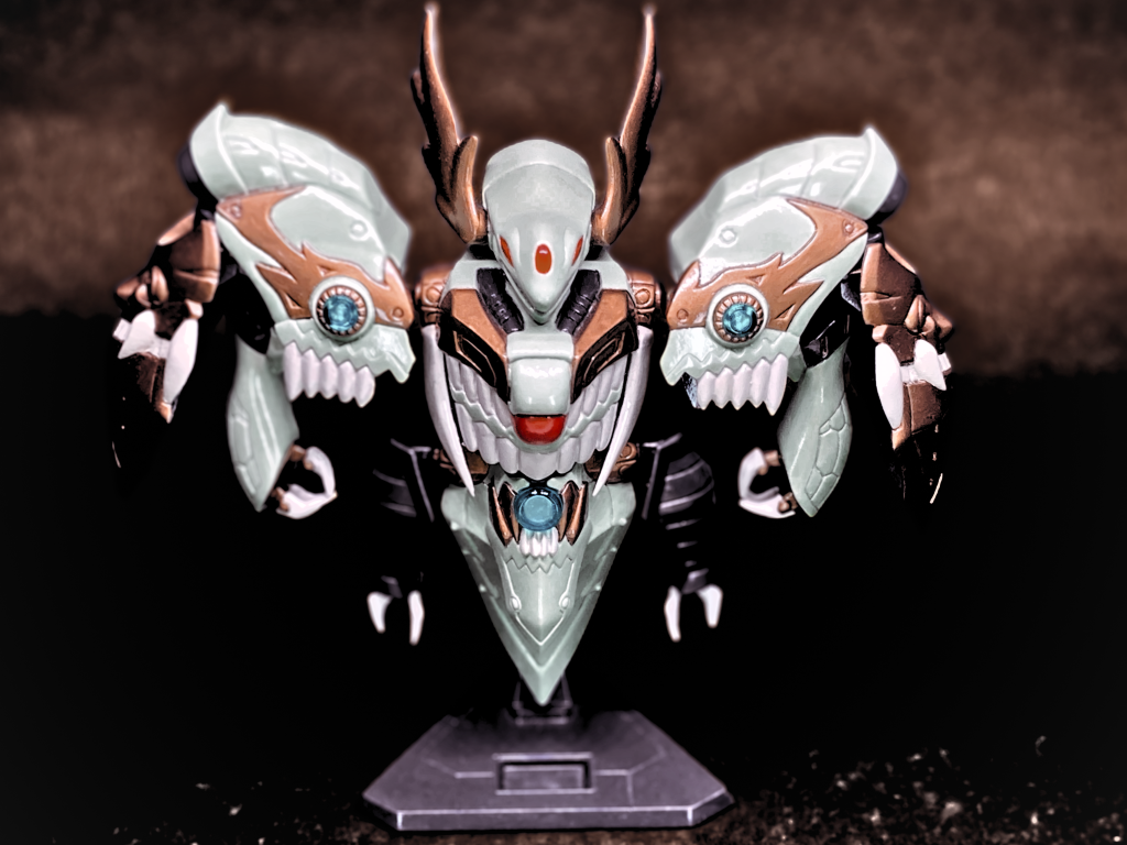 ○素材BB戦士352 戦神合身 蚩尤ガンダムの蚩尤ノイエ・ジール○塗装・Mr.フィニッシングサーフェイサー 1500 グレー・Mr.カラー 筆塗り・GSIクレオス Mr.スーパークリアー つや消し スプレー○撮影・カメラ：iPhone SE (2022)・小型撮影ボックス ミニ撮影ボックス LEDライトボックス 簡易スタジオ 折り畳み 簡単組立て 持ち運び便利 小物 スタジオ 撮影 キット 背景布6枚付き USB給電 (2つのライトバー)使用○写真修正：Canva