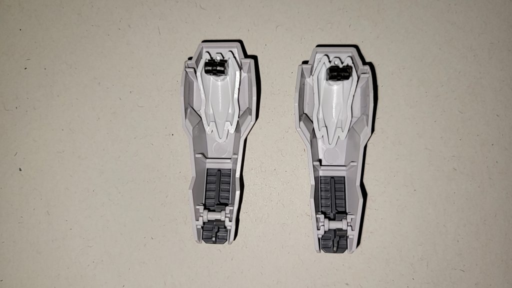 バエルのサイドスカートにリバーシブルガンダムのリアスカートを接着