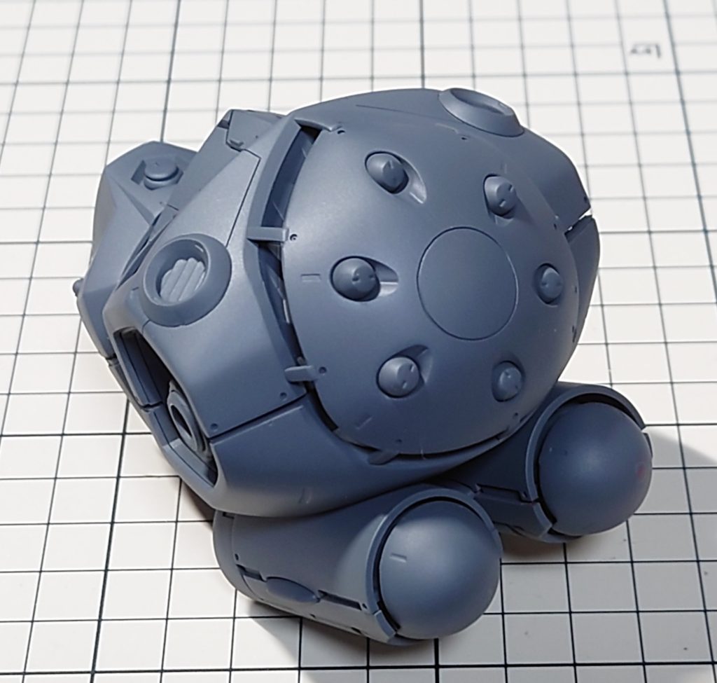 ディバイダーで頭頂部◯形のパネルライン彫り 