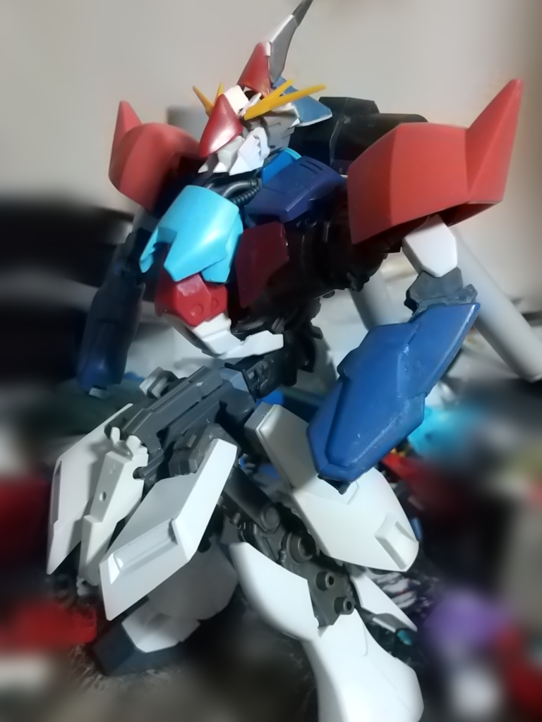 周りが写ってる写真が多くて制作過程があまりお見せできないです。非常に申し訳ないです…orz   腕にエアリアル改修型のバックパックを持ってきたのは我ながら名案だったと思います。