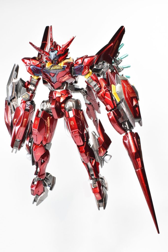 武装はHGミカエリスのビームブレイサーとジャベリンブレイサーを取り付けられるように改造しました。