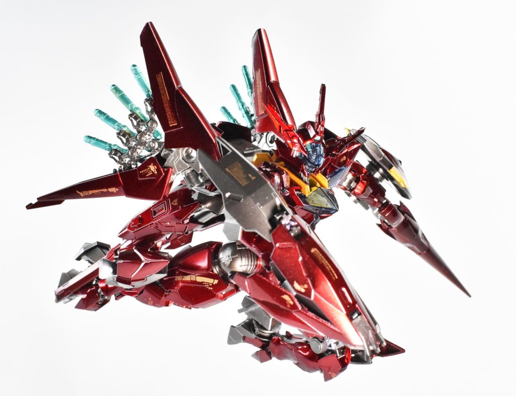 塗装はキャンディ塗装仕上げになります。一応赤色も塗り分けているのですが写真では分かりづらく…。もう少し明るめの赤にするつもりでしたが、思ったより暗い赤になってしまい、ヴェルトールイドというよりアイアンマンの方が近いかもしれません…。