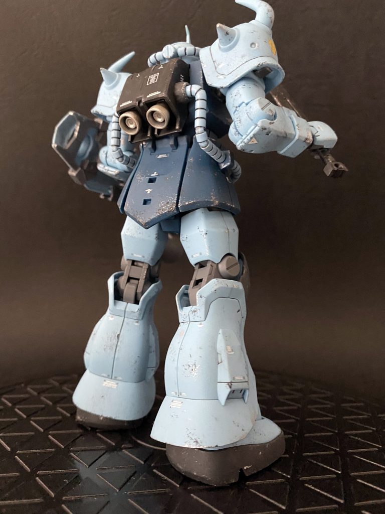 スカート後部も派手目に汚し。