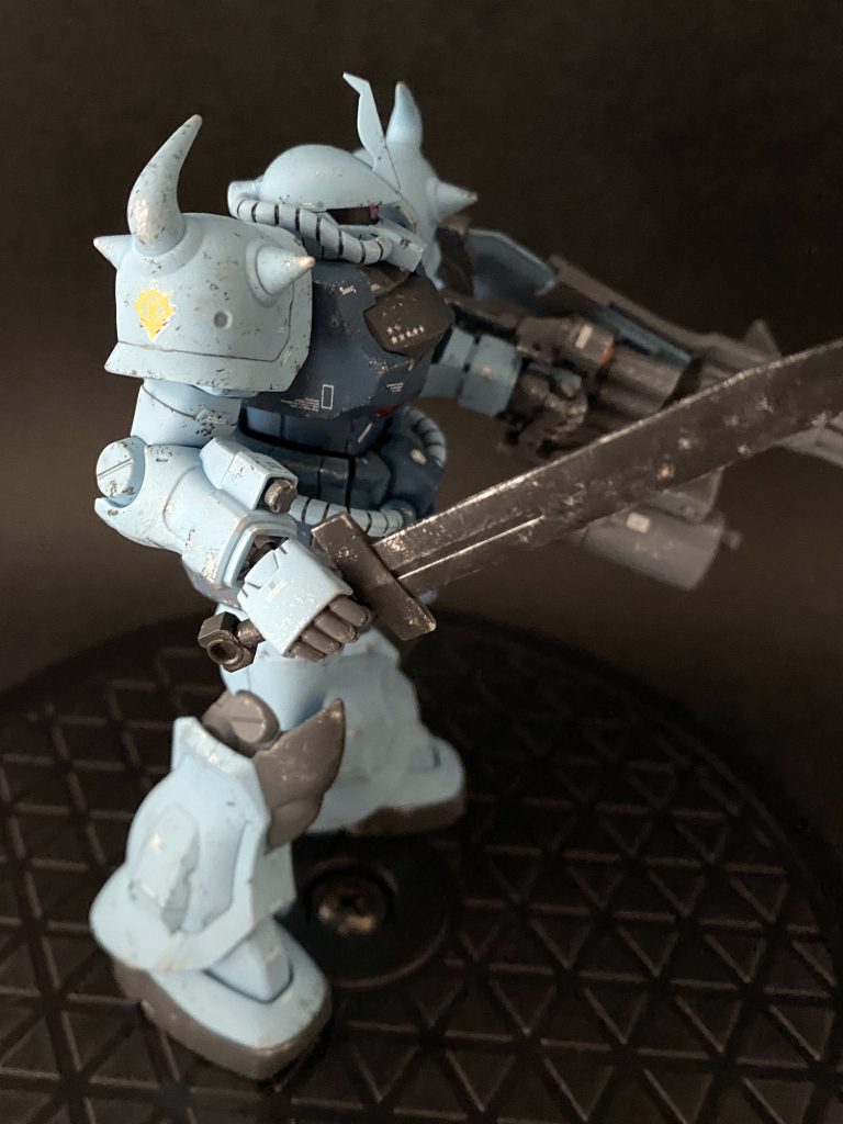 剣も派手目にチッピング。