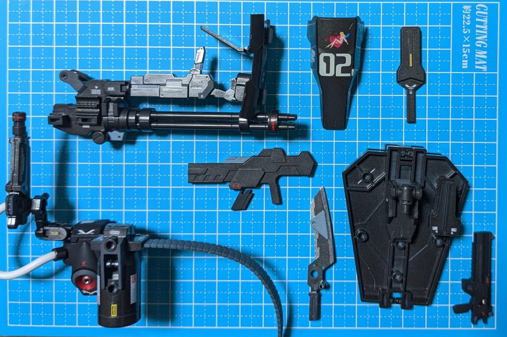 1号機(隊長機)は長距離狙撃型(実は近接も得意なオールマイティー)で2号機は中・近距離戦闘型(ベテランの隊長の右腕)3号機は近距離格闘型(若手のホープで戦闘センスX-GUN)な感じの妄想。