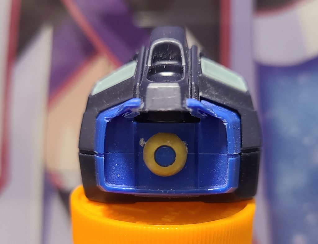 腹部裏側をかなり削って、もっと前かがみに出来るように加工。