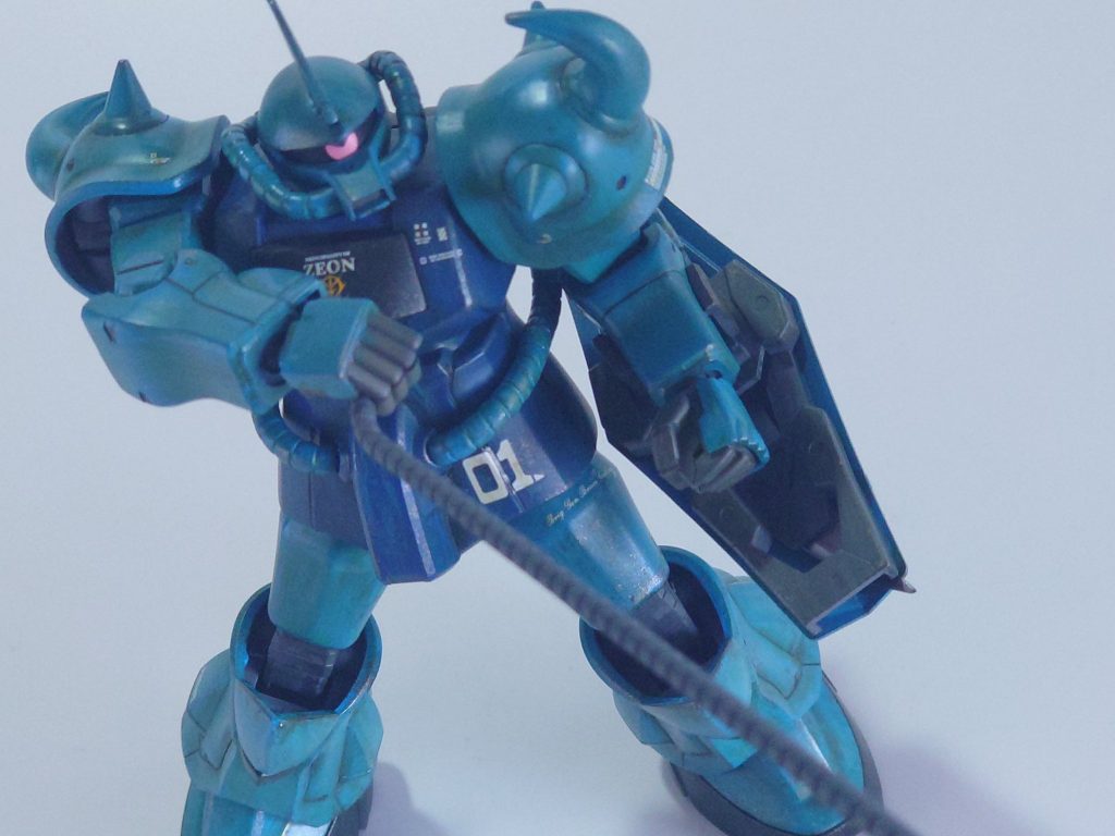 ヒートロッドを構えてさすがに少し古いだけあって可動はちょっと残念ですね