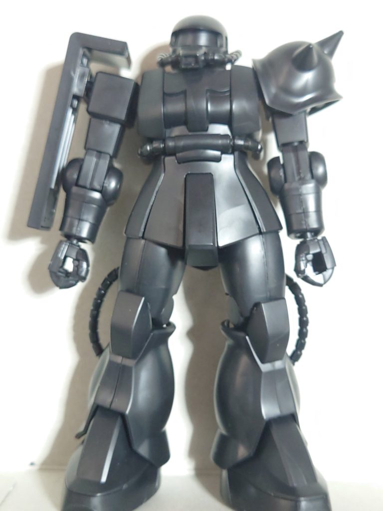 まずは素組み、エコプラなので真っ黒ですね