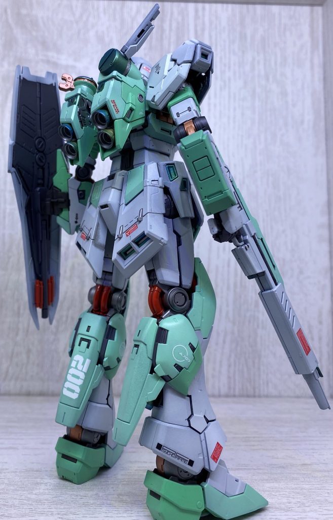 よーく見ると分かるかもしれないけどダクトのカラーをシルバーを下地に黄、青のクリアカラーで重ね塗りしてサイコフレームっぽい感じに仕上げました。