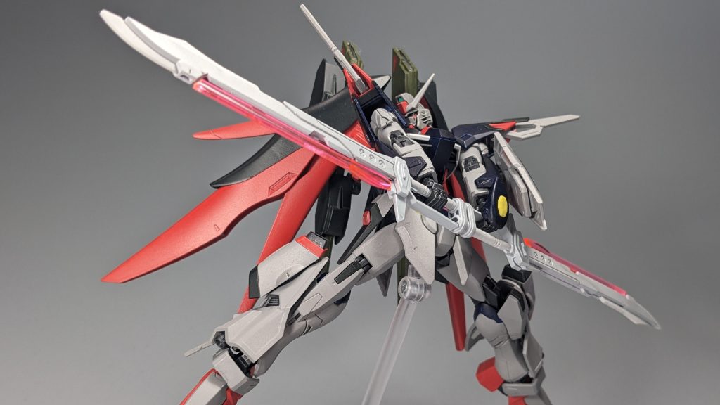 アロンダイトは短縮化して、根本を改造してソードインパルスのエクスカリバー対艦刀風に連結出来るようにしました。めちゃめちゃカッコイイけど、びっくりするぐらい取り回しづらいです…