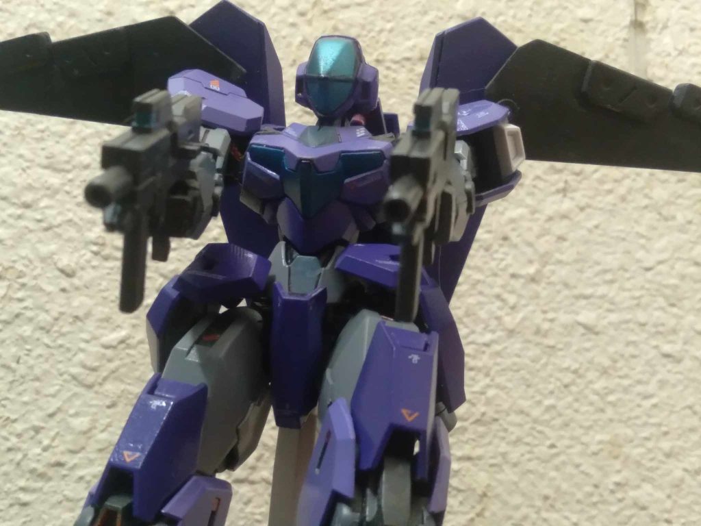 The head is the most important part of this mobile suit. It houses the equipment for receiving the incoming signals. 