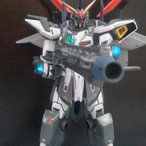 Hello fellow gunpla builders. I came up with a cool idea for my Gundam Geminass custom. It has two different forms. The first one, its Alpha mode, is what it looks like when it's first completed. After it gets damaged severely in battle, it is repaired and overhauled. The Beta mode is what it looks like after it gets upgraded. The Beta mode features energy shield generators in the forearms as well as thrusters installed in the knee armor. The accelerate beam rifle is carried over. The Beta mode also has the V2 booster units.（3枚目）