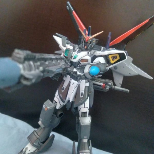 Hello fellow gunpla builders. I came up with a cool idea for my Gundam Geminass custom. It has two different forms. The first one, its Alpha mode, is what it looks like when it's first completed. After it gets damaged severely in battle, it is repaired and overhauled. The Beta mode is what it looks like after it gets upgraded. The Beta mode features energy shield generators in the forearms as well as thrusters installed in the knee armor. The accelerate beam rifle is carried over. The Beta mode also has the V2 booster units.（4枚目）