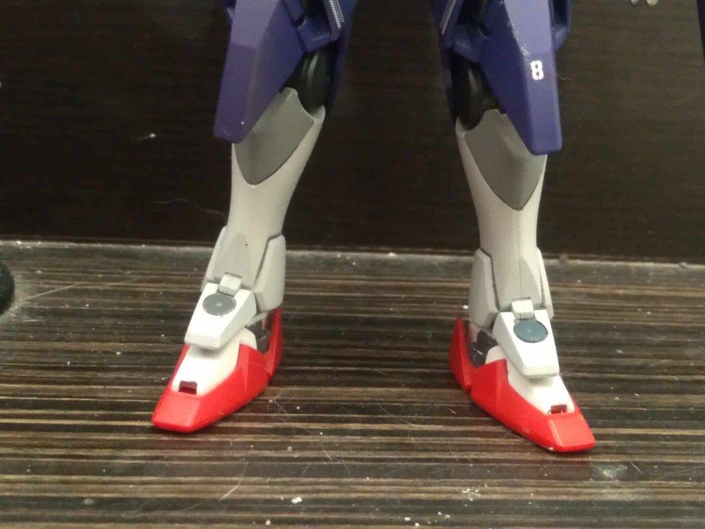 I modified the feet. I changed them over to the Strike's. It looks more like a Gundam now