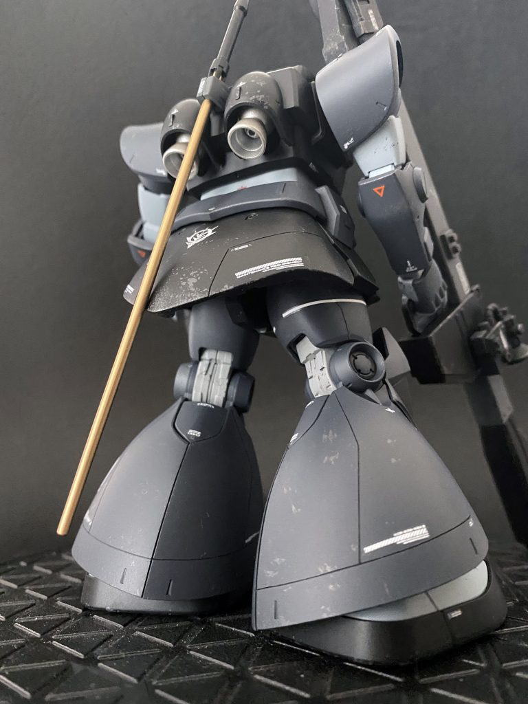 足やスカートのスジ彫りを均等にするのが苦手ですが頑張りました。