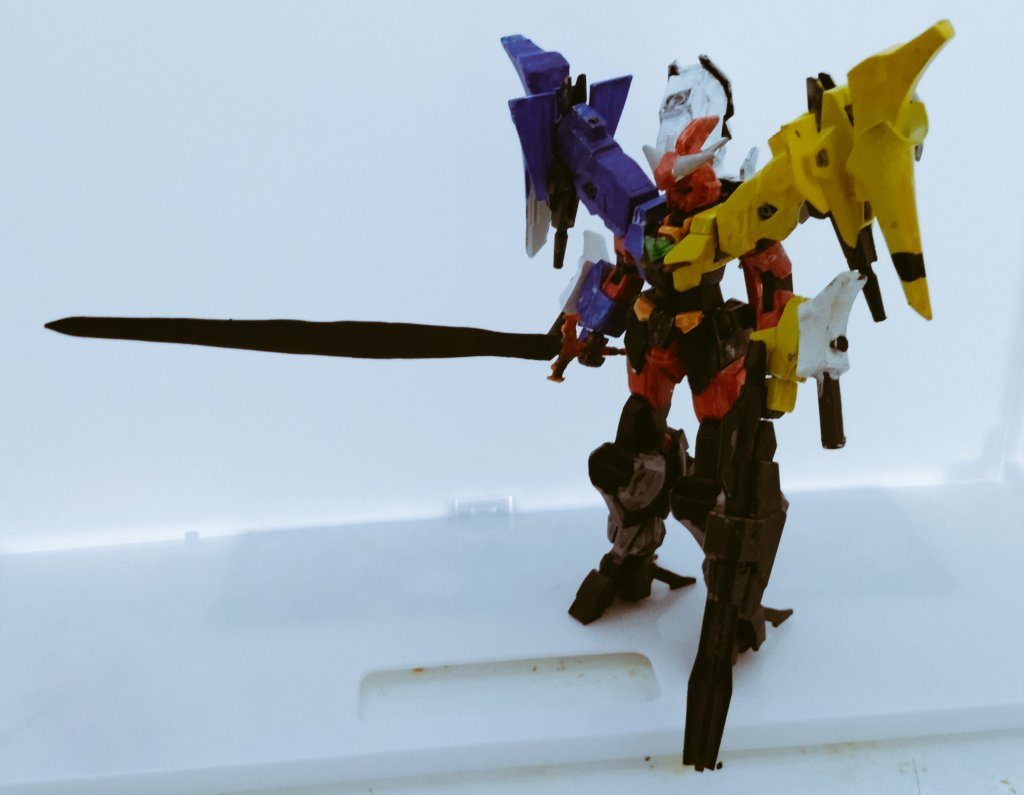 武器はゲイザーソードとゲイザービームガトリングキャノン。