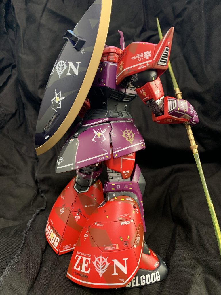 横から〜。お気付きの通り今回もデカール増し増しですw。