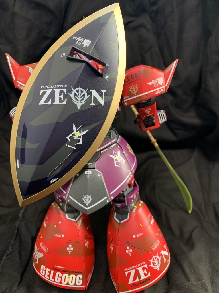 バックショット。大型シールドもスプリット迷彩風にしました。全体は艶消しコーティングです。