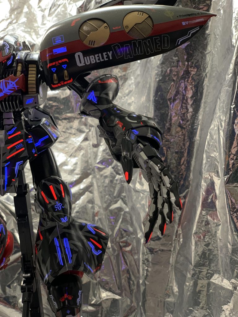 指関節の可動ギミック改造までは思いつきませんでした。。。