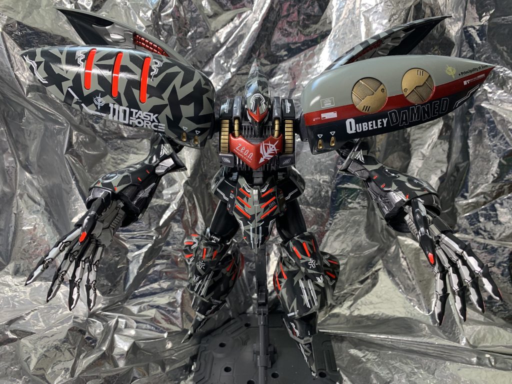 通常投稿しているキットですが黒バックからシルバーバックに変更しました。ん?この手の位置もしかして。。。