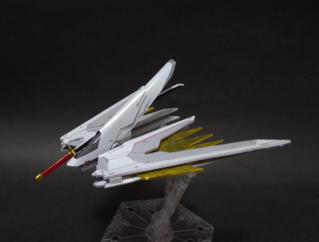 とりまこれよ。愛っつーかキラ君の残業でできていますよねコレ。なんかシグーの頭を大きくしたような本体にライフリっぽい羽根がついてるシルエット。ライフリが買えなかったのでプラ板から作るの大変でしたよ、ええ。いや、今回も素組みおじさんが消費していいカロリーじゃなかった...。