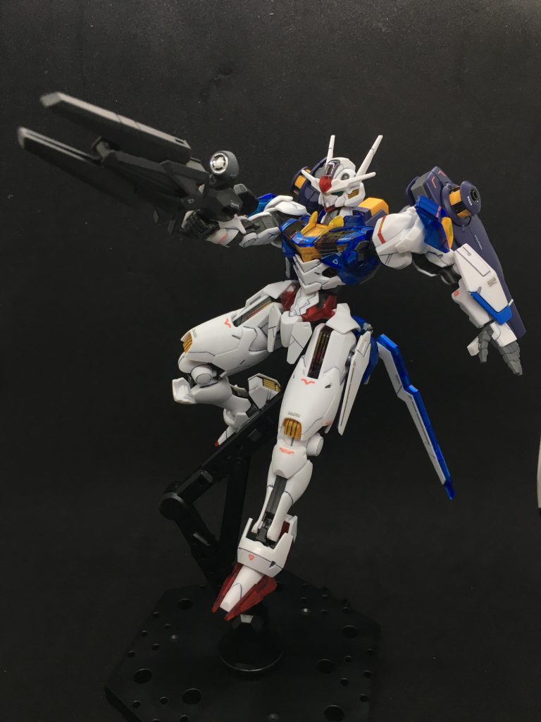 フライトユニットは本体の合わせ目を段落ち処理、可動アームは一部接着しています。