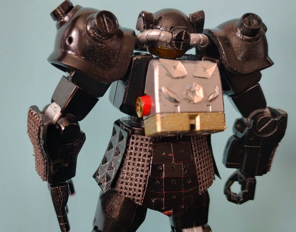 メインスラスタ:タスシファウラスはマルチバース(異世界)から外星人を召喚する事ができる。                            凶悪な外星人「タスシ」がスラスタに転生した、という空想です。目と口(っぽい所)はスパンコールを加工しました。                                     余談だが転生前は「ソムロ」というバトルスーツに乗っていたぞ。